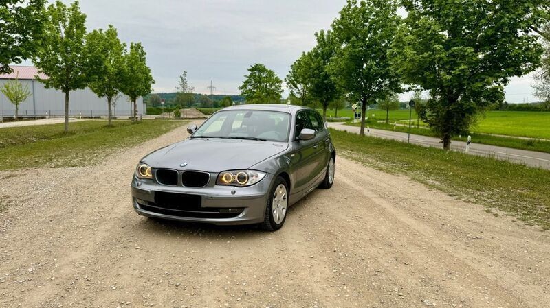 Grau Gebraucht 2011 BMW 120 Performance Kleinwagen | 7.490 € (Fairer Preis) - Bild 1/4