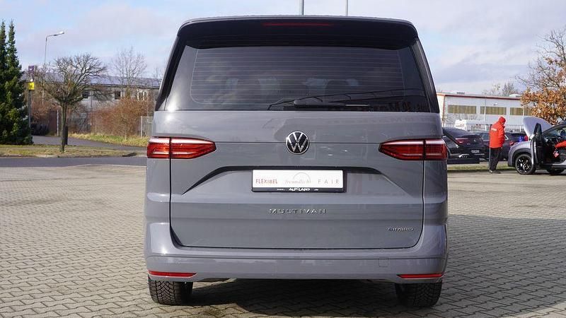 Gebraucht VW Multivan 218 PS (160 kW) 2022 Grau Van