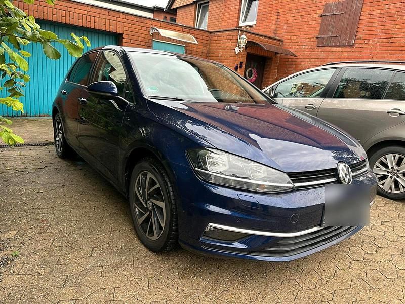 Blau Gebraucht 2018 VW Golf VII Join Kleinwagen | 12.800 € (Fairer Preis) - Bild 1/4