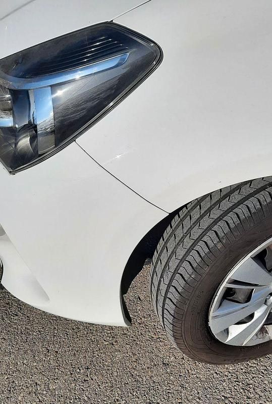 Gebraucht Toyota Yaris 69 PS (50 kW) 2016 Weiß Kleinwagen