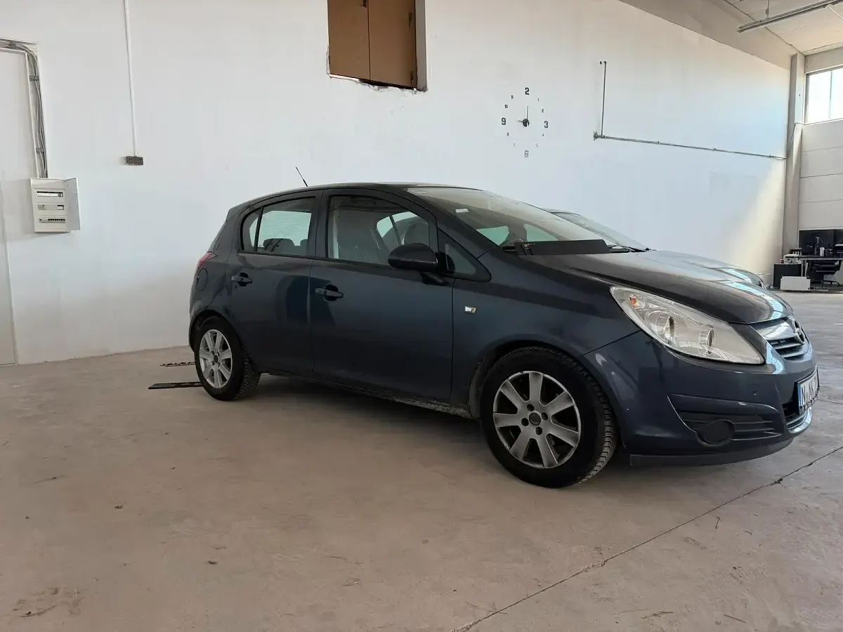 Gebraucht Opel Corsa 90 PS (66 kW) 2009 Grau Kleinwagen