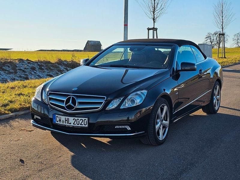 Gebraucht Mercedes E200 184 PS (135 kW) 2010 Schwarz Cabrio