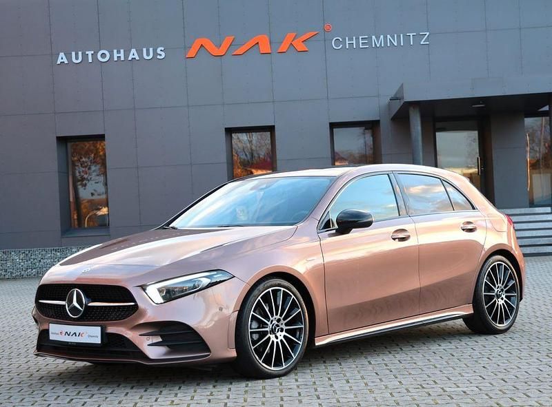 Gold Gebraucht 2022 Mercedes A220 AMG Limousine | 32.990 € (Etwas zu teuer) - Bild 1/4