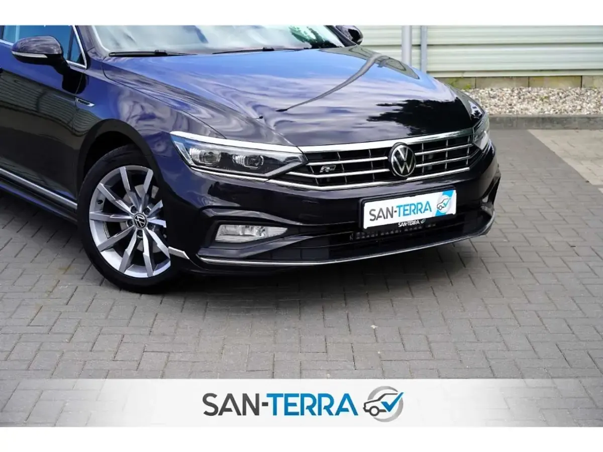 Gebraucht VW Passat R-line 200 PS (147 kW) 2021 Deep black Kombi