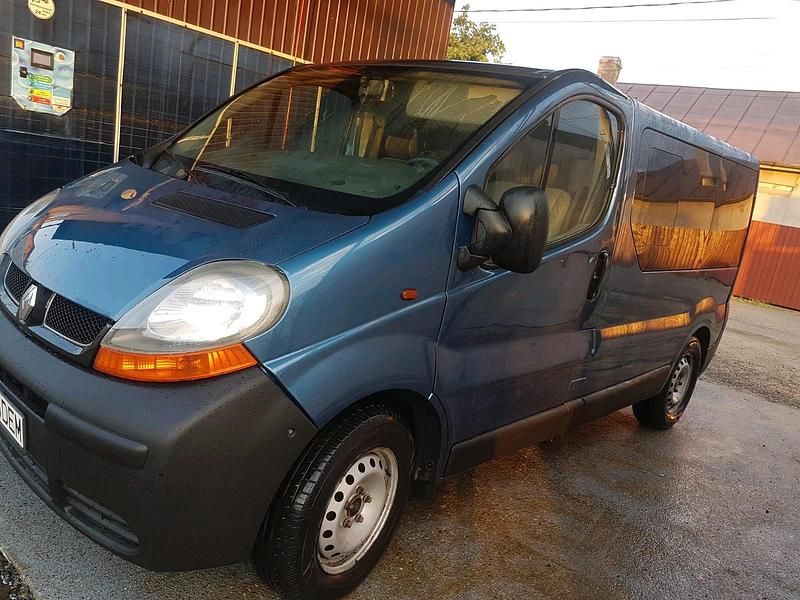 Blau Gebraucht 2005 Renault Traffic Van / Kleinbus | 3.000 € - Bild 1/4
