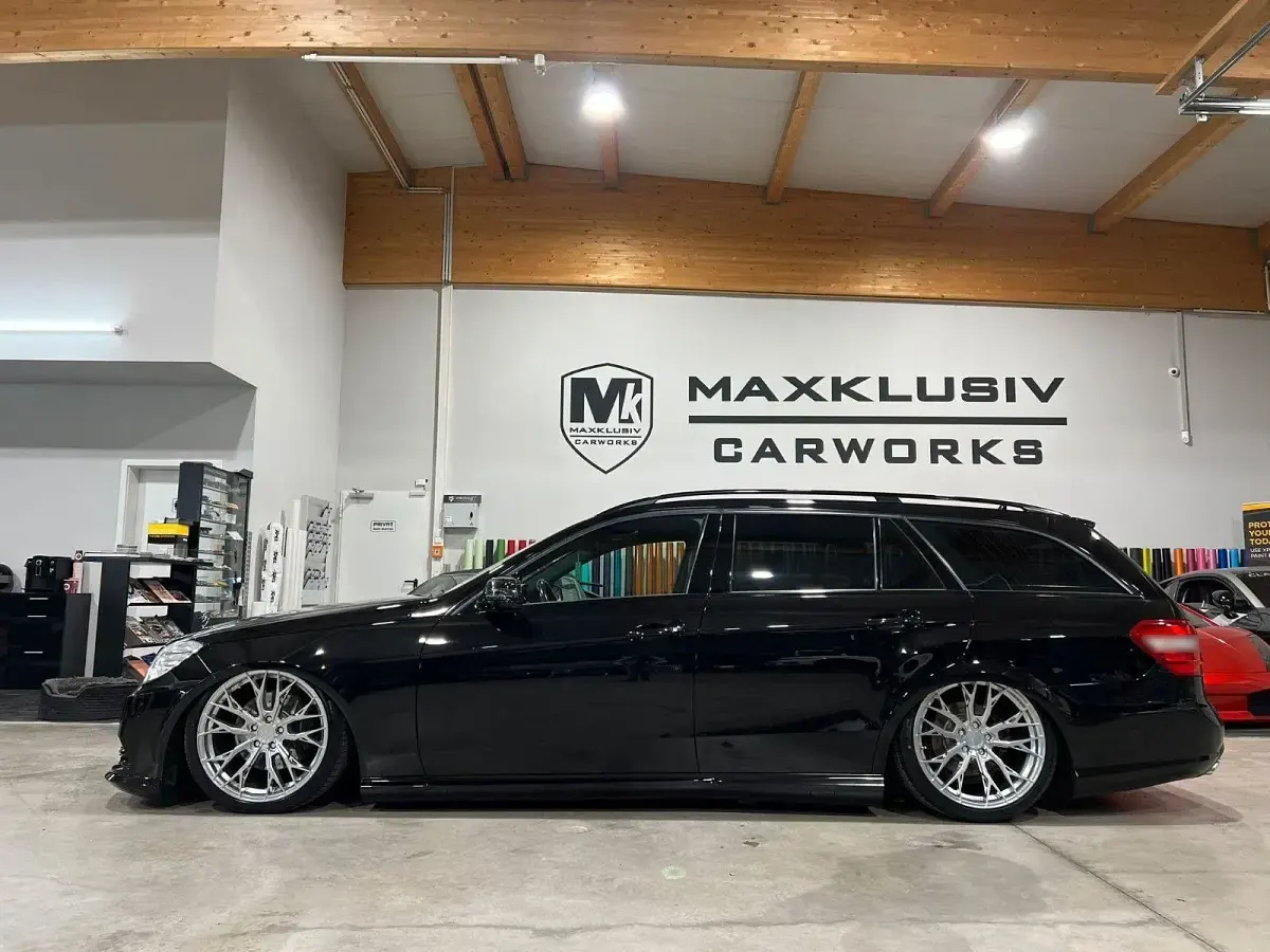 Gebraucht Mercedes E250 Avantgarde 204 PS (150 kW) 2012 Schwarz Limousine