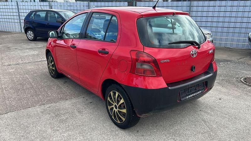 Gebraucht Toyota Yaris 69 PS (50 kW) 2007 Rot Kleinwagen