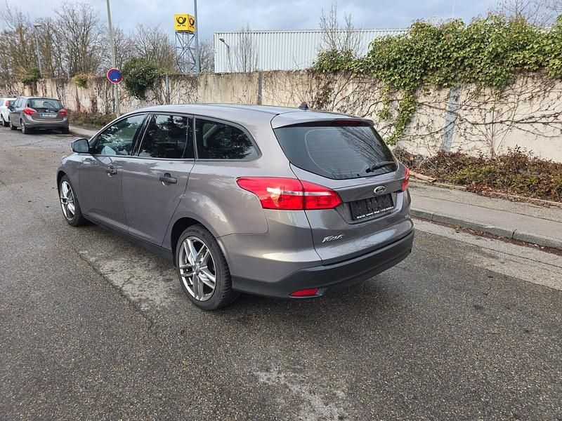 Gebraucht Ford Focus Ambiente 101 PS (74 kW) 2015 Braun Kombi