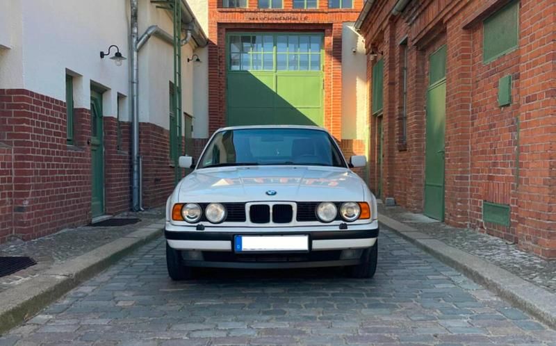 Weiß Gebraucht 1993 BMW 525 Executive Limousine | 18.000 € - Bild 1/4