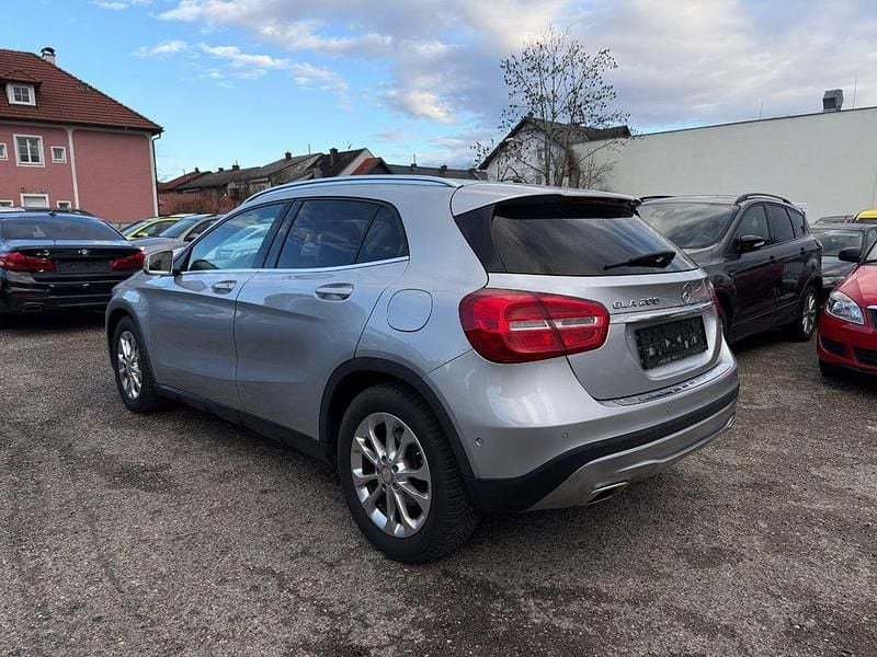Gebraucht Mercedes GLA200 Style 136 PS (100 kW) 2015 Silber SUV