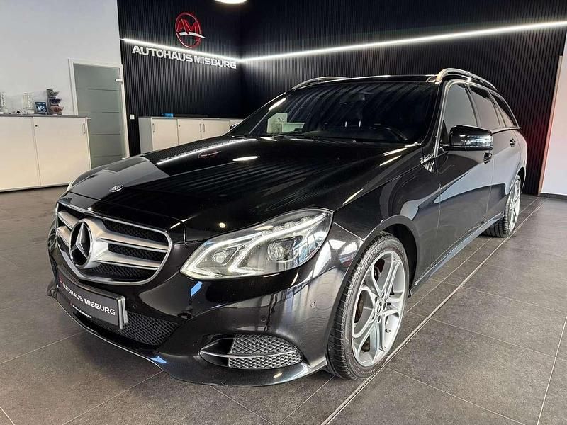 Schwarz Gebraucht 2014 Mercedes E250 Kombi | 18.290 € (Fairer Preis) - Bild 1/4