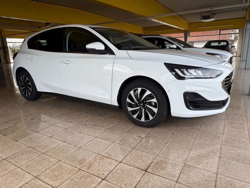 Neu Ford Focus Titanium 125 PS (91 kW) 2025 Frozen white Limousine