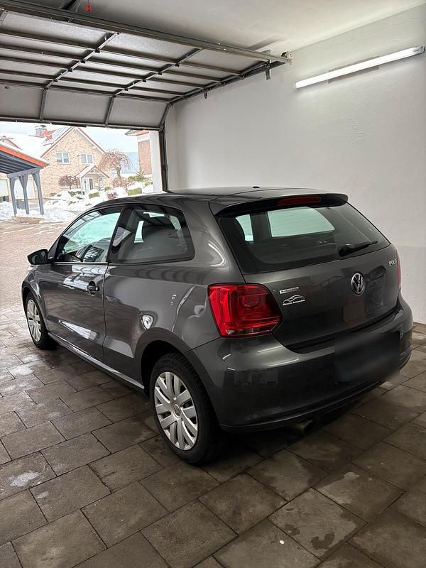 Gebraucht VW Polo 90 PS (66 kW) 2010 Grau Kleinwagen