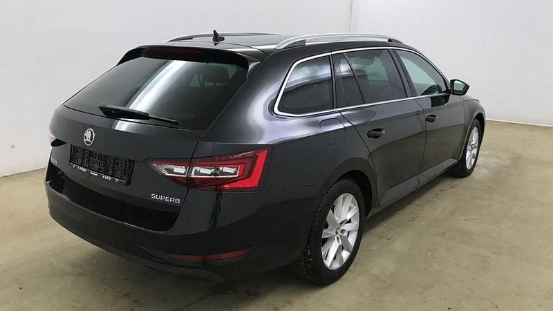 Używany Skoda Superb Style 190 KM (139 kW) 2018 Czarny Kombi