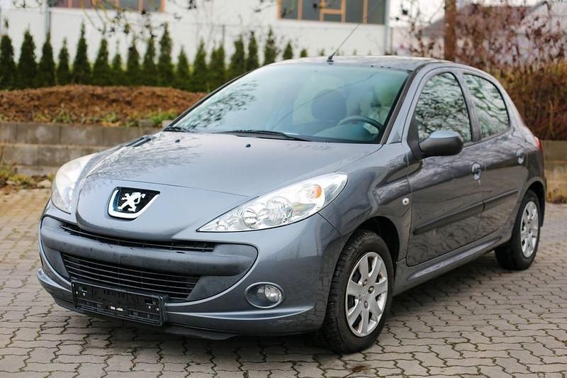 Grau Gebraucht 2009 Peugeot 206+ Basis Kleinwagen | 2.490 € (Fairer Preis) - Bild 1/4