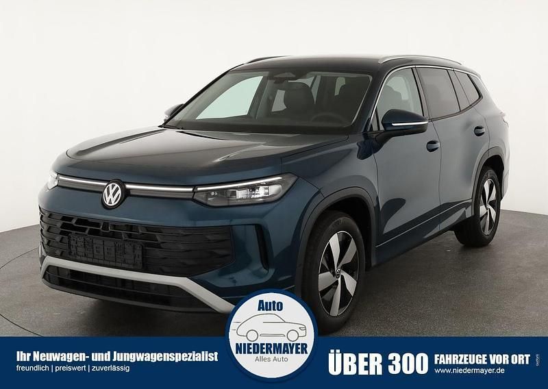 Cipressino grün metallic Neu 2025 VW Tayron Life SUV | 42.995 € (Superpreis) - Bild 1/4