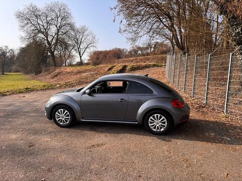 Gebraucht VW Beetle Design 105 PS (77 kW) 2012 Grau Kleinwagen