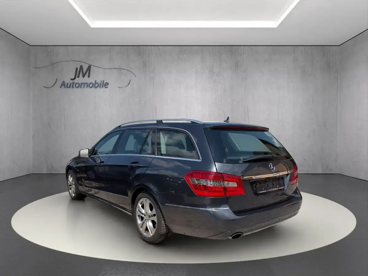 Gebraucht Mercedes E250 204 PS (150 kW) 2010 Grau Kombi