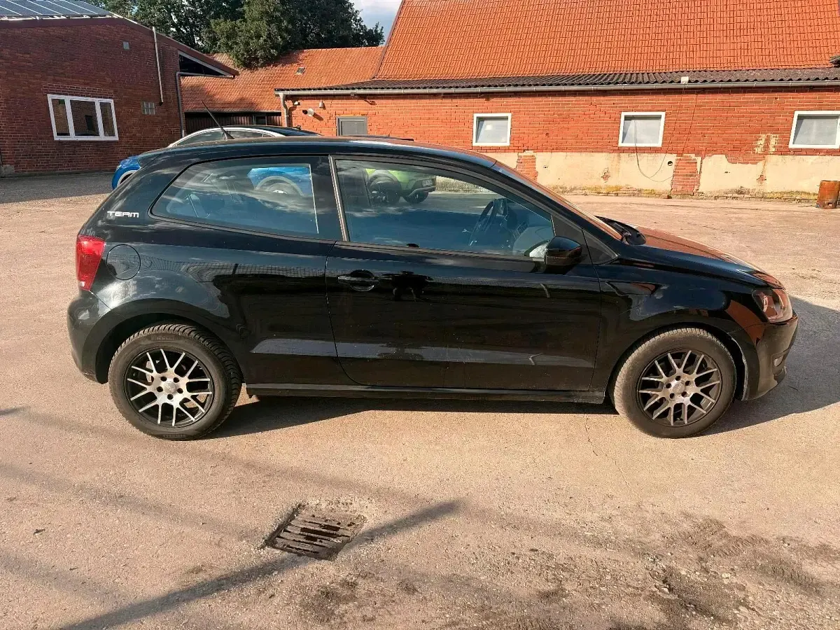 Gebraucht VW Polo 75 PS (55 kW) 2011 Schwarz Kleinwagen