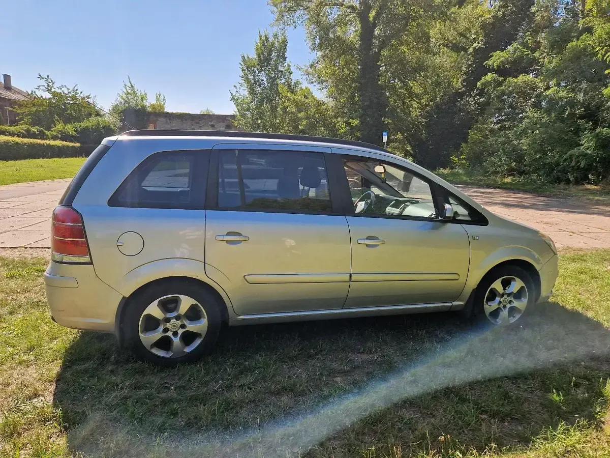 Gebraucht Opel Zafira 150 PS (110 kW) 2005 Silber Van / Kleinbus