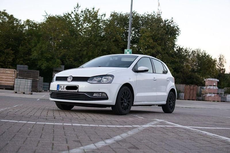 Weiß Gebraucht 2015 VW Polo Limousine | 6.350 € (Fairer Preis) - Bild 1/4