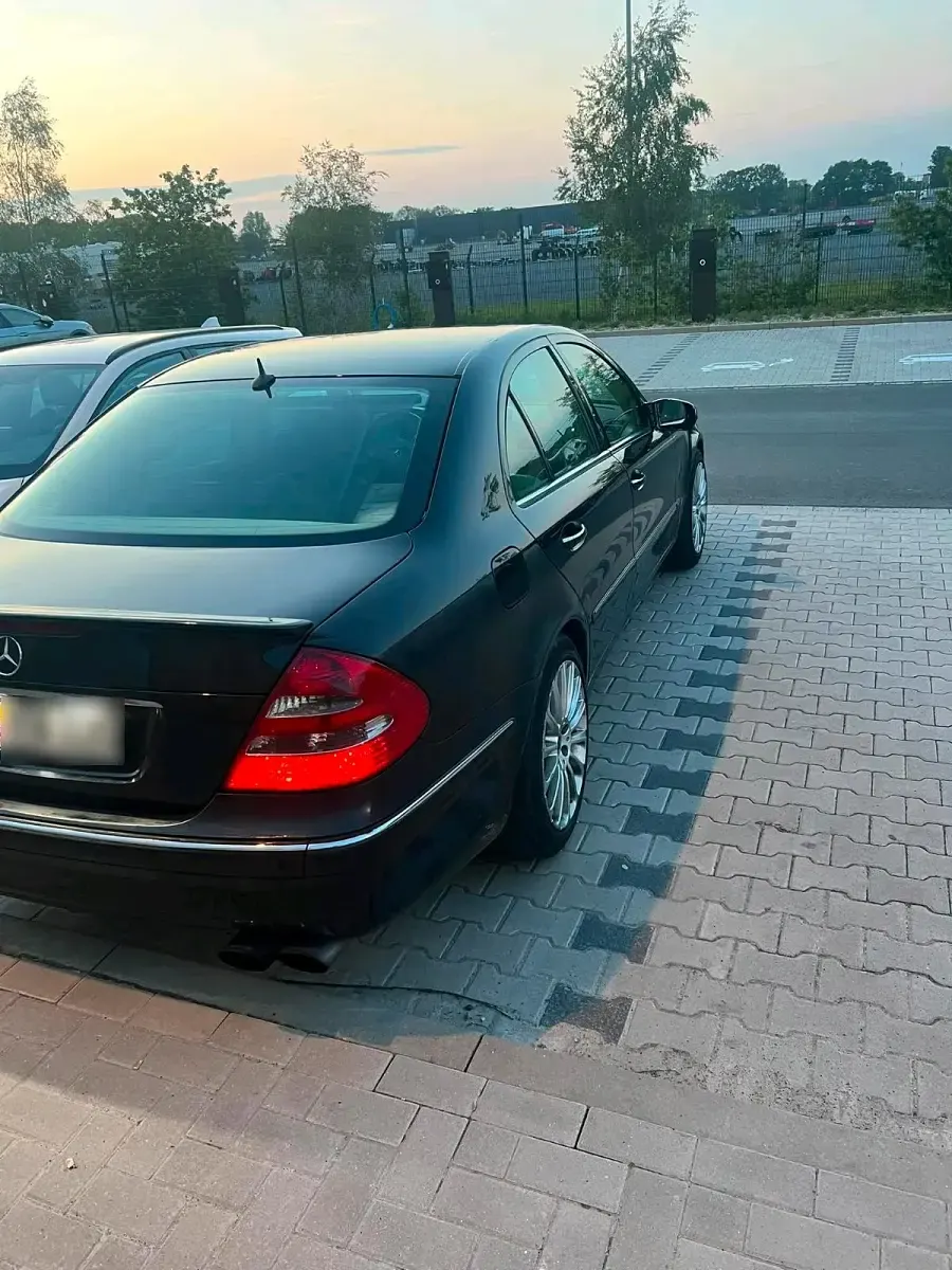 Gebraucht Mercedes E320 224 PS (164 kW) 2005 Schwarz Limousine