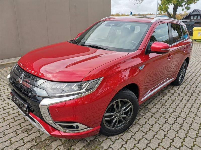 Rot Gebraucht 2021 Mitsubishi Outlander P-HEV Top SUV | 23.300 € (Fairer Preis) - Bild 1/4