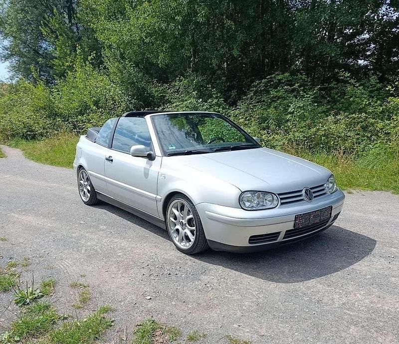 Silber Gebraucht 2000 VW Golf Cabriolet Comfortline Cabrio | 4.990 € - Bild 1/4