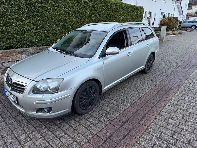 Gebraucht Toyota Avensis Sol 147 PS (108 kW) 2007 Gold Kombi