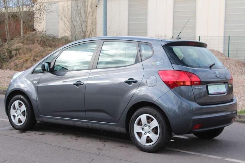 Gebraucht Kia Venga 90 PS (66 kW) 2011 Grau Kleinwagen