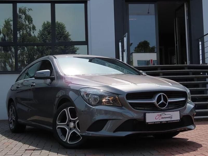 Grau Gebraucht 2016 Mercedes CLA180 Shooting Brake Kombi | 10.900 € (Guter Preis) - Bild 1/4