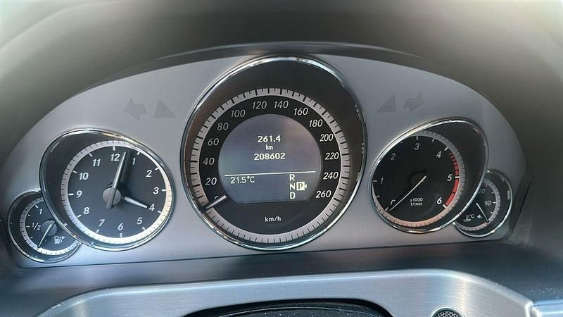 Gebraucht 2010 Mercedes E350 Avantgarde Limousine | 9.300 € (Superpreis) - Bild 1/4