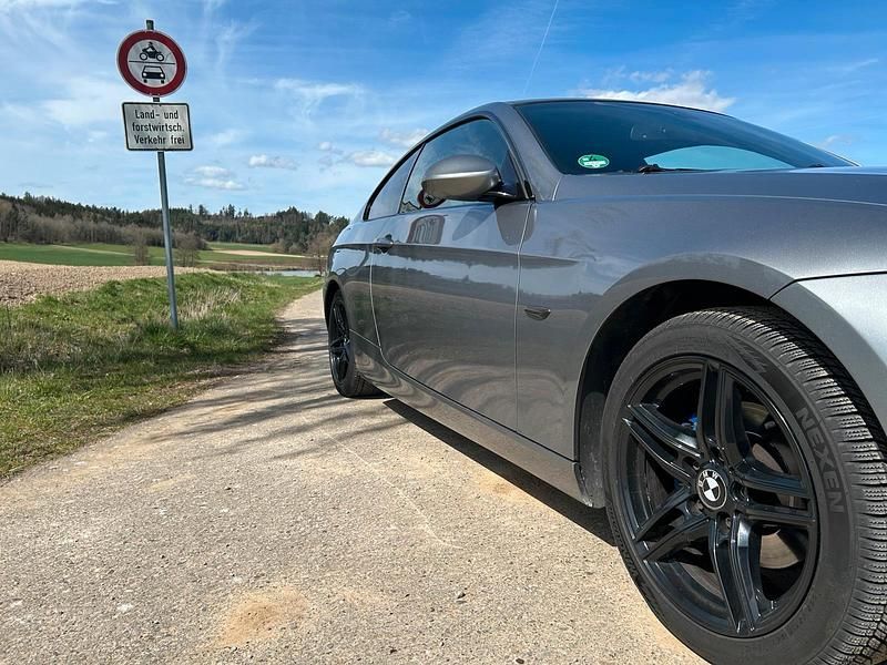 Gebraucht BMW 320 170 PS (125 kW) 2009 Grau Coupé