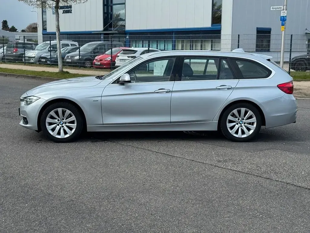 Używany BMW 330 Luxury Line 252 KM (185 kW) 2018 Srebrny Kombi