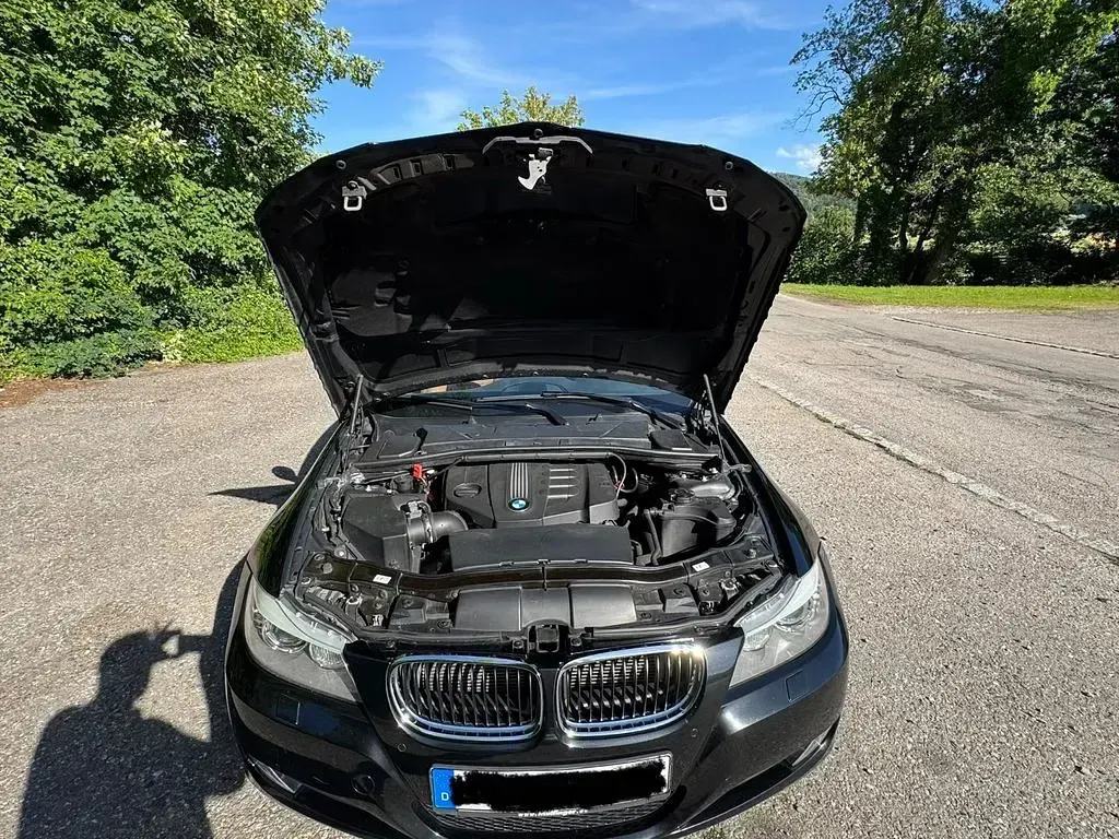 Gebraucht BMW 320 184 PS (135 kW) 2012 Schwarz Kombi