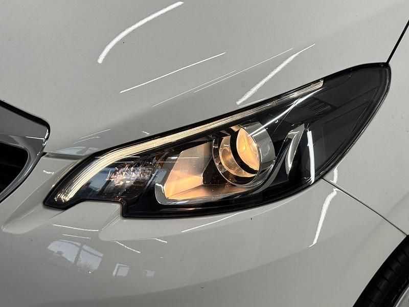 Gebraucht Peugeot 108 Active 72 PS (52 kW) 2019 Weiß Limousine