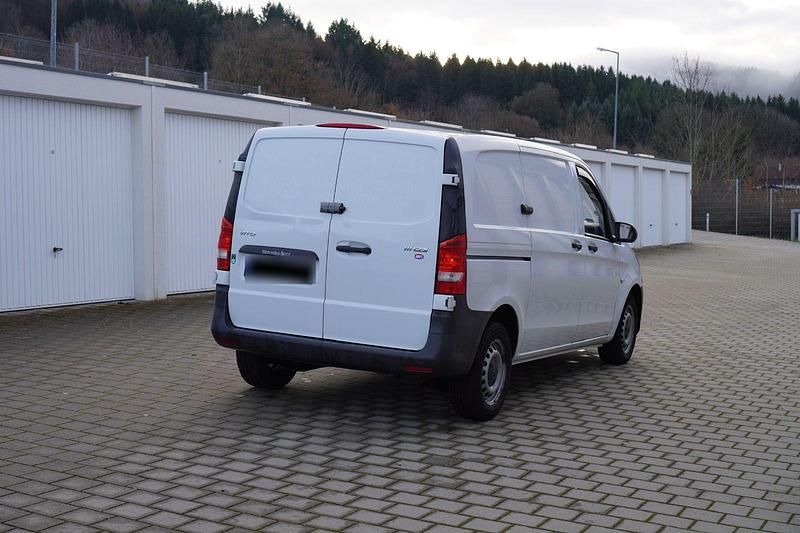 Gebraucht Mercedes Vito 114 PS (83 kW) 2017 Weiß Van