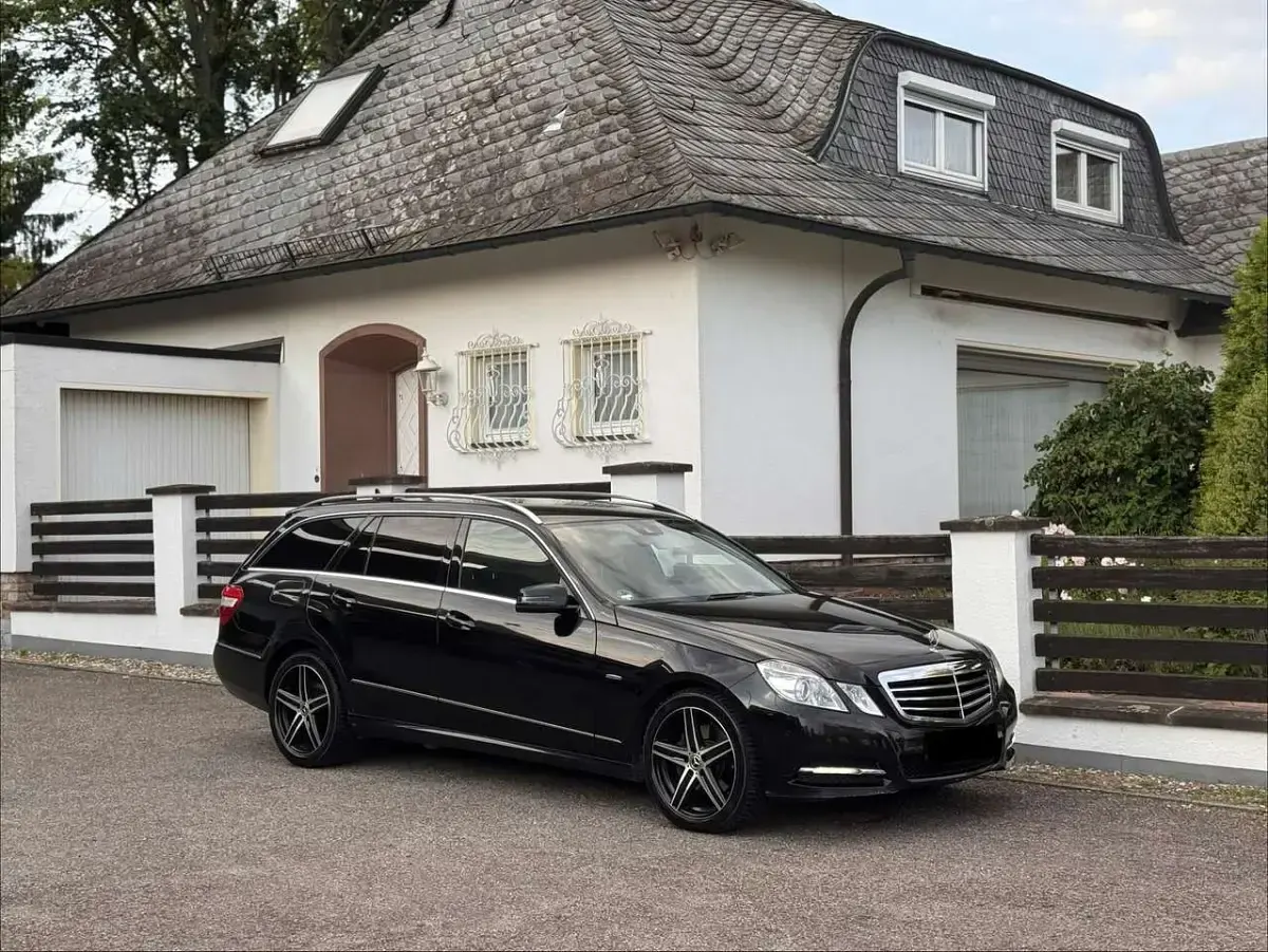 Gebraucht Mercedes E350 265 PS (194 kW) 2012 Schwarz Kombi