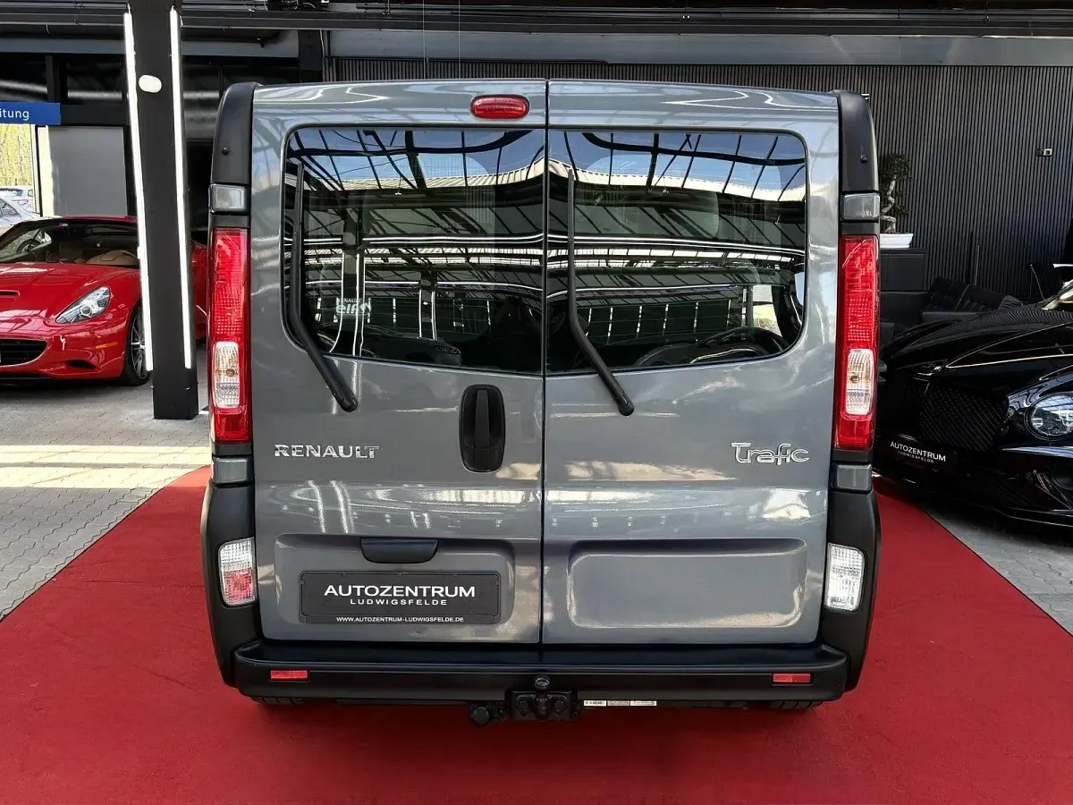 Gebraucht Renault Trafic 114 PS (83 kW) 2011 Grau Van / Kleinbus