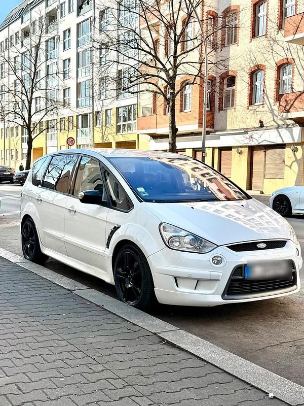 Weiß Gebraucht 2010 Ford S-MAX S Van / Kleinbus | 7.000 € (Fairer Preis) - Bild 1/4