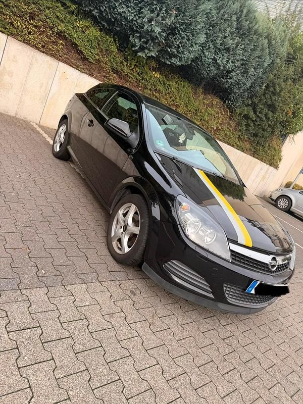 Schwarz Gebraucht 2010 Opel Astra GTC Kleinwagen | 2.450 € (Guter Preis) - Bild 1/4