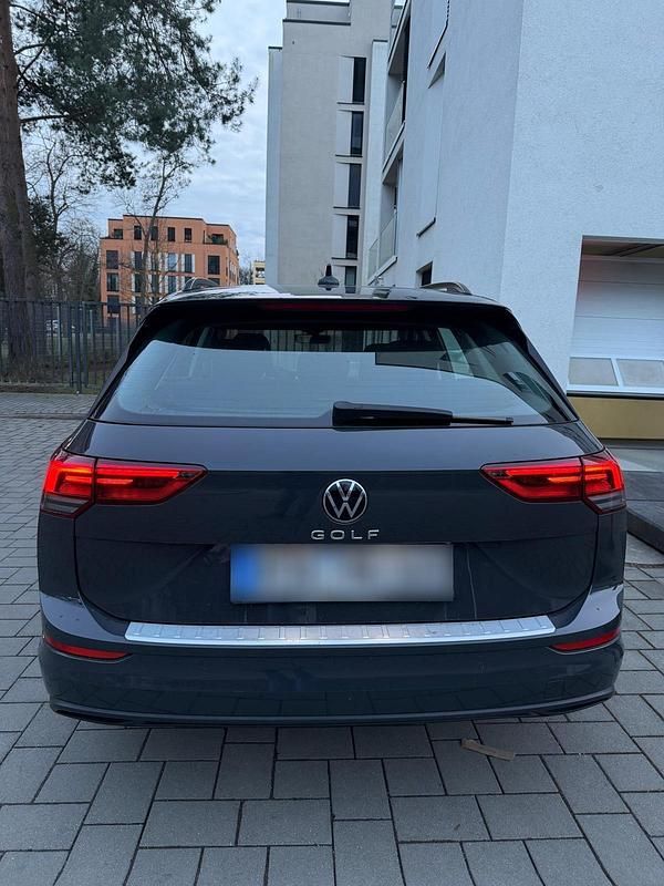 Gebraucht VW Golf VIII 116 PS (85 kW) 2021 Grau Kombi