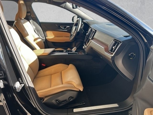 Gebraucht Volvo V60 CC Plus 197 PS (144 kW) 2023 Schwarz Kombi