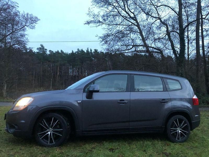Silber Gebraucht 2011 Chevrolet Orlando LTZ Van / Kleinbus | 6.450 € (Fairer Preis) - Bild 1/4