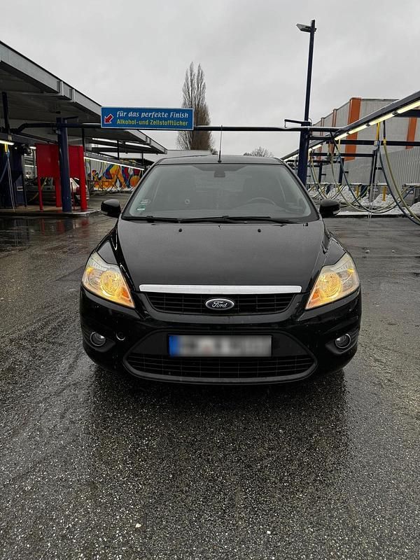 Gebraucht Ford Focus 101 PS (74 kW) 2012 Schwarz Kleinwagen