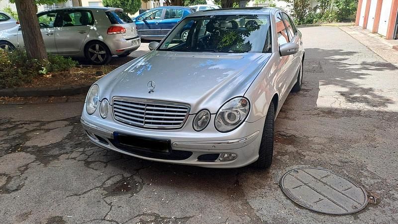 Silber Gebraucht 2004 Mercedes E320 Limousine | 2.150 € (Superpreis) - Bild 1/4