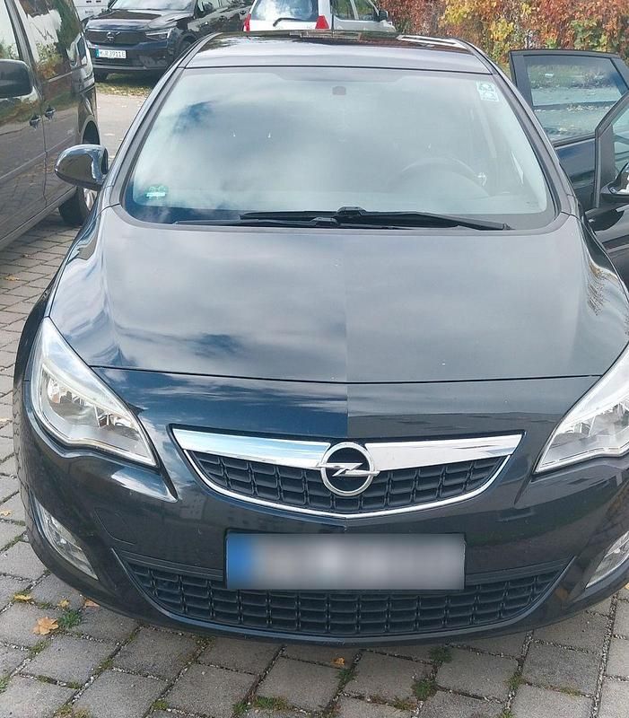 Gebraucht Opel Astra Edition 110 PS (80 kW) 2011 Schwarz Limousine