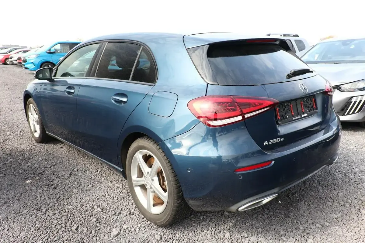 Gebraucht Mercedes A250 AMG Edition 1 218 PS (160 kW) 2020 Denimblau metallic Limousine