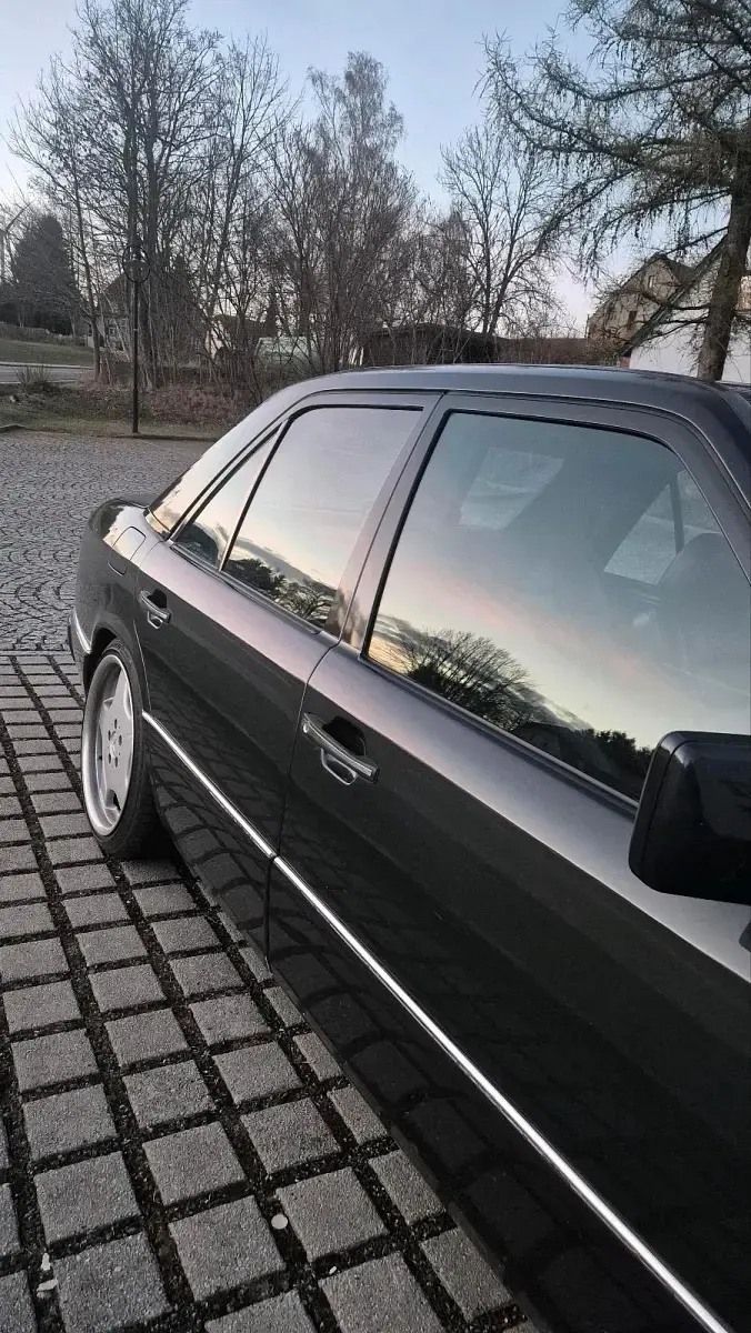 Gebraucht Mercedes 220 220 PS (161 kW) 1990 Schwarz Limousine