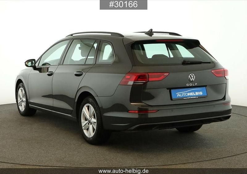 Gebraucht VW Golf VIII Life 150 PS (110 kW) 2022 Uranograu Kombi